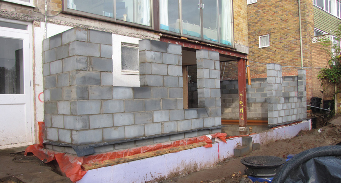 New extension constructed from H+H Celcon high strength AAC masonry, which was insulated with 120mm of Kingspan Kooltherm