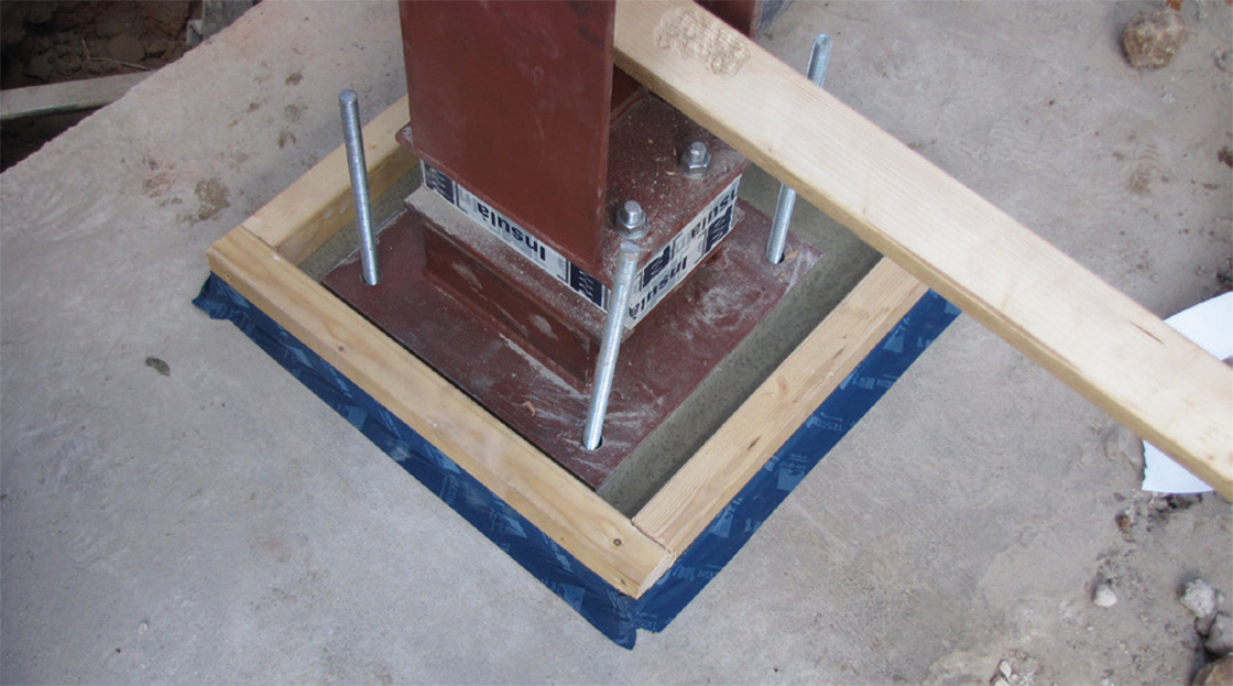 Insulá thermal breaks used to prevent cold bridging at a steel column