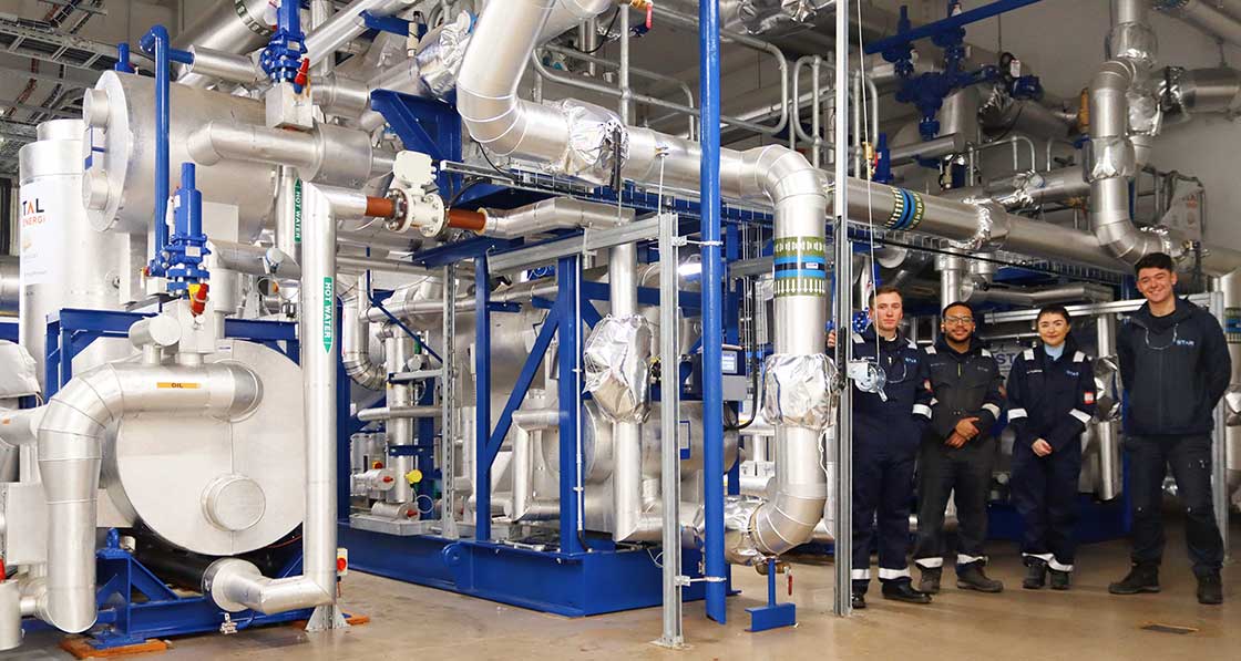 Queens Quay regeneration project features the UK’s largest heat pump powered district heating system, featuring two 2.6 megawatt water source heat pumps built by Star Refrigeration