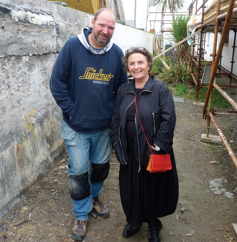 Builder Tim O’Donovan and client Doris Knoebel