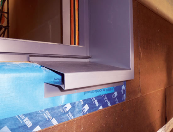 membranes brought under the Gutmann aluminium sills for maximum airtightness