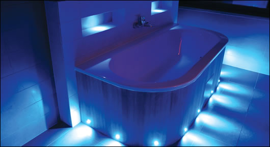 two rooms in one: LED lights transform the bathroom at night