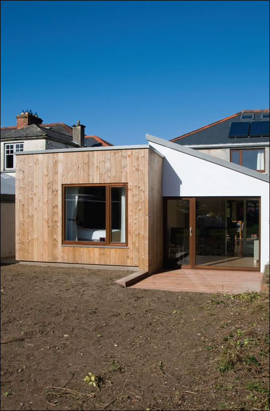 The living room and bedroom at the rear of the extension have extensive glass facades to make full use of the southerly aspect